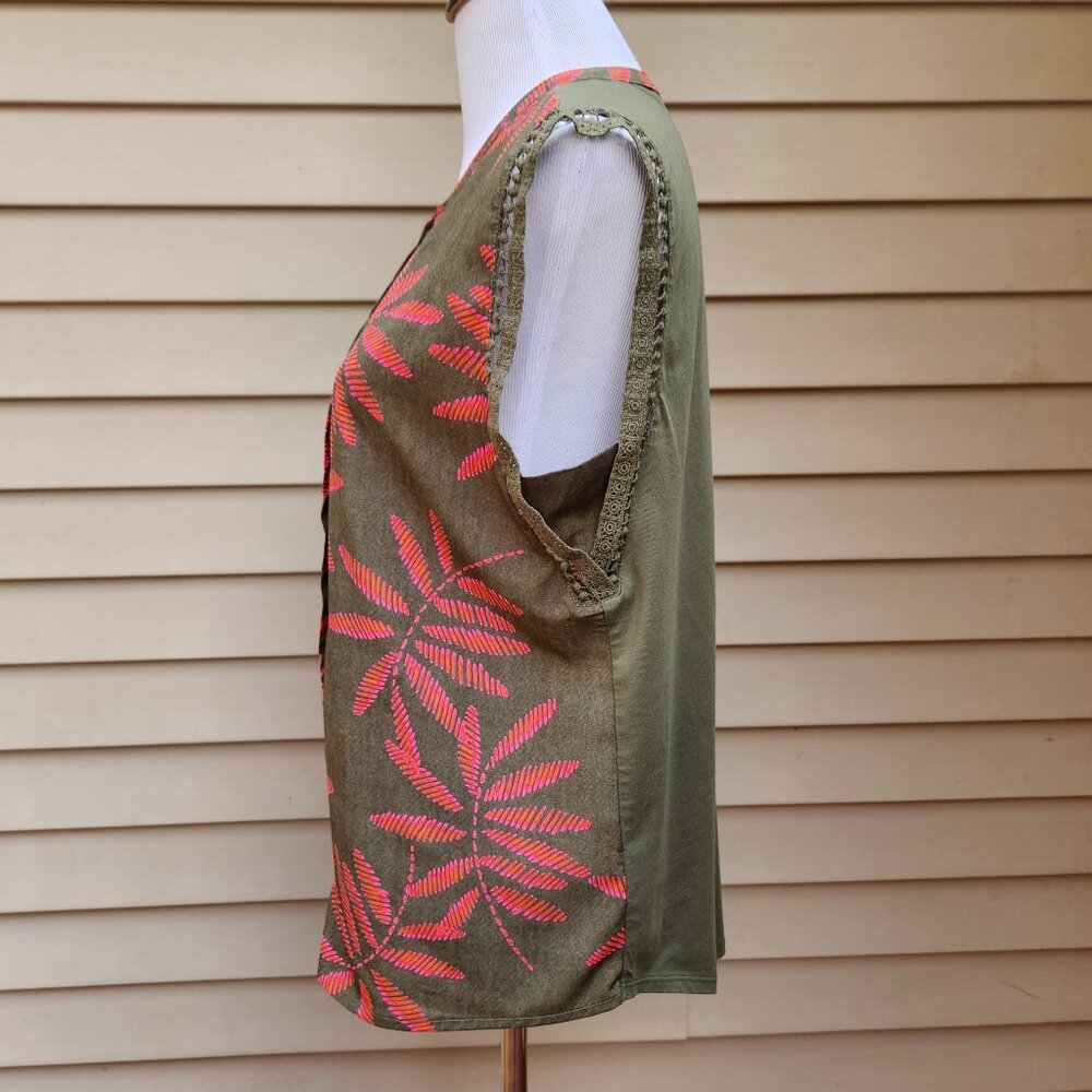 a new day Green Button-Up Blouse Bright Pink Print Crochet Lace Trim - Picture 8 of 14